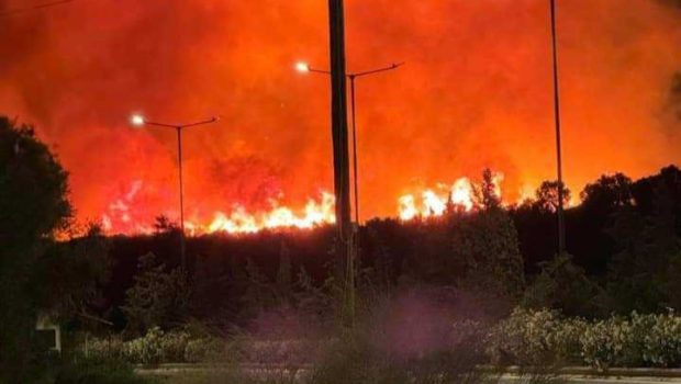 Φωτιά στην Κερατέα: «Υποψιαζόμαστε ανθρώπινο χέρι» λέει ο δήμαρχος Λαυρεωτικής - Ποιοι οι λόγοι