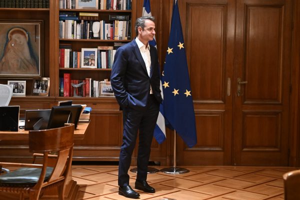 Ταλαντώσεις στη δεξιά πτέρυγα της ΝΔ