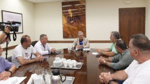 Κουτσούμπας μετά τη συνάντηση με ΕΚΑΒίτες: Προσλήψεις και νέα ασθενοφόρα τώρα