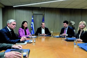 Πονοκέφαλοι διαρκείας στο Μαξίμου