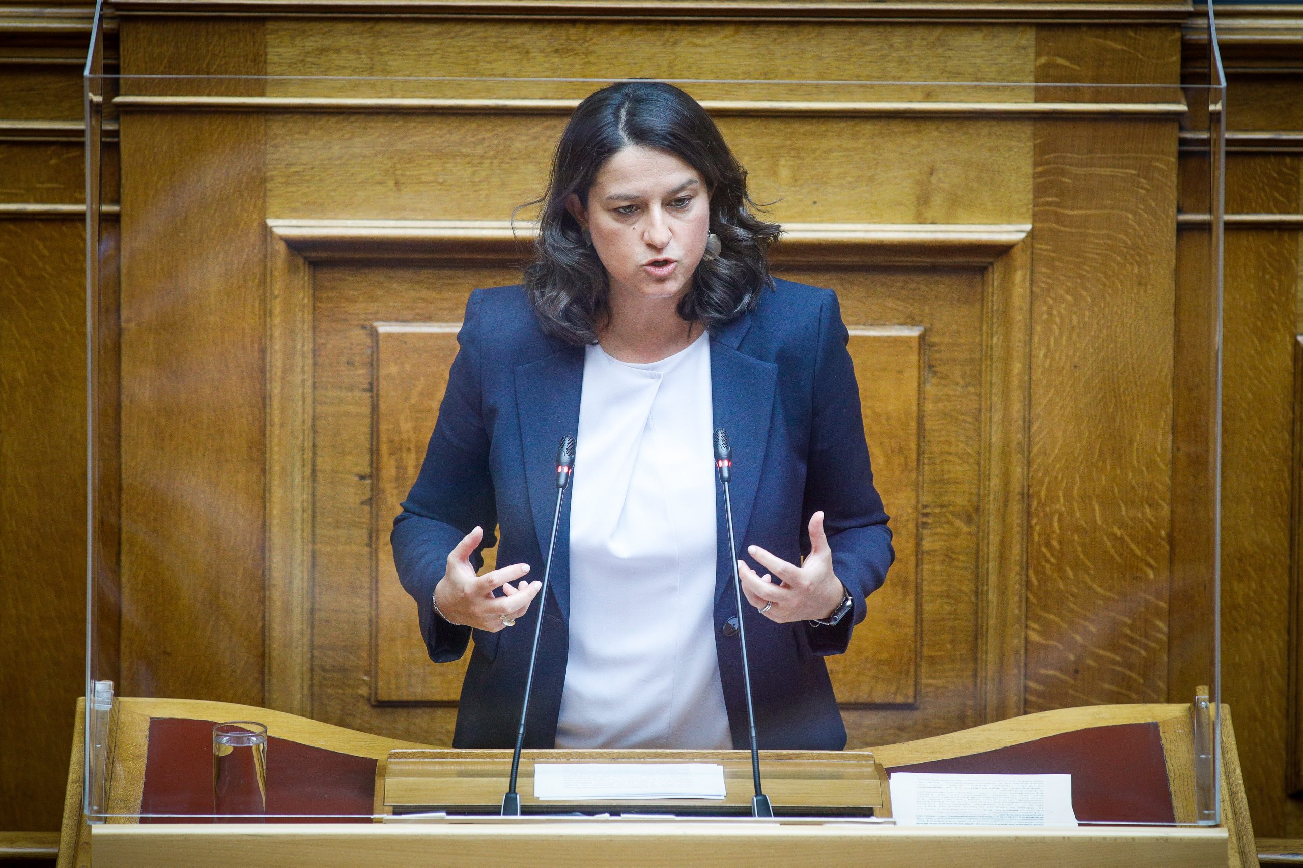 Συμβάσεις εργασίας: Παράθυρο από Κεραμέως για την επαναφορά τους