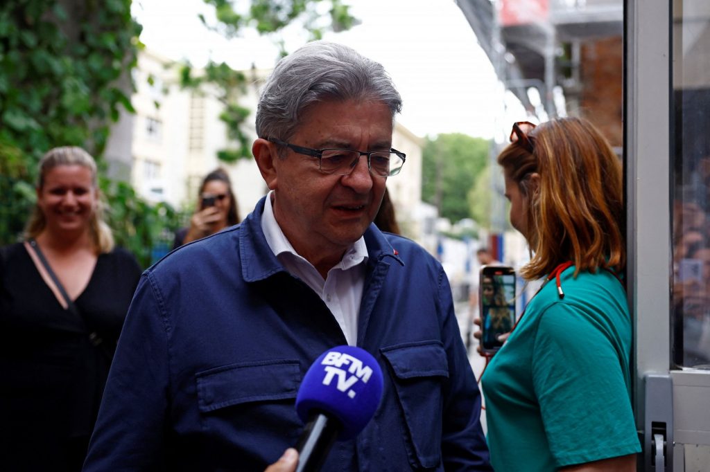 Εκλογές στη Γαλλία: «Τρέμουν» την ακυβερνησία, αλλά οι επιθέσεις στο Νέο Λαϊκό Μέτωπο μαίνονται