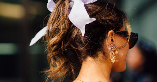 Πέντε stylish τρόποι να πιάσετε τα μαλλιά σας κατά τη διάρκεια του καλοκαιριού