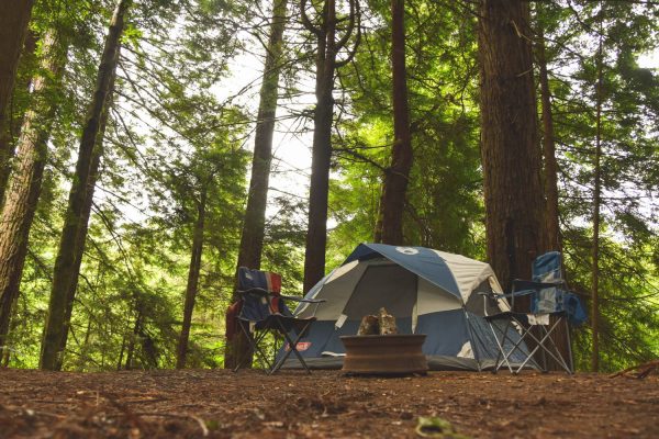 Low budget διακοπές: Τα καλύτερα οργανωμένα camping στην Πελοπόννησο