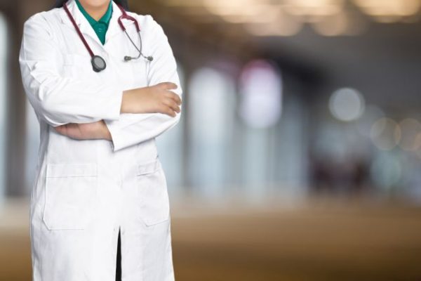 ΠΑΣΟΚ – Γλαβίνας: Με επιτάξεις και αυταρχισμό δεν λύνονται τα προβλήματα του ΕΣΥ