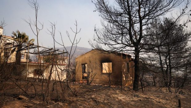 Φωτιά στην Αττική: Συγκλονίζουν οι ιστορίες των πυρόπληκτων