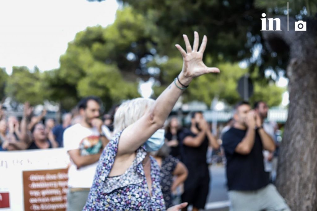 «Παραιτήσου» - Υπό έντονες αποδοκιμασίες η αποχώρηση Μητσοτάκη από την Πεντέλη