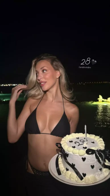 Γαρυφαλλιά Καληφώνη: Γιόρτασε τα 28α γενέθλιά της με ένα beach party στην παραλία - Η κίνηση του Χρήστου Μάστορα