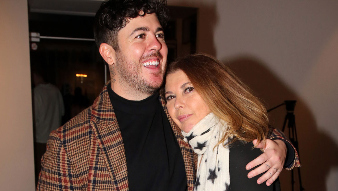 Σοφία Αλιμπέρτη & Μιχαήλ Βαρθακούρης: Μαμά και γιος χορεύουν ξέφρενα και κλέβουν τις εντυπώσεις