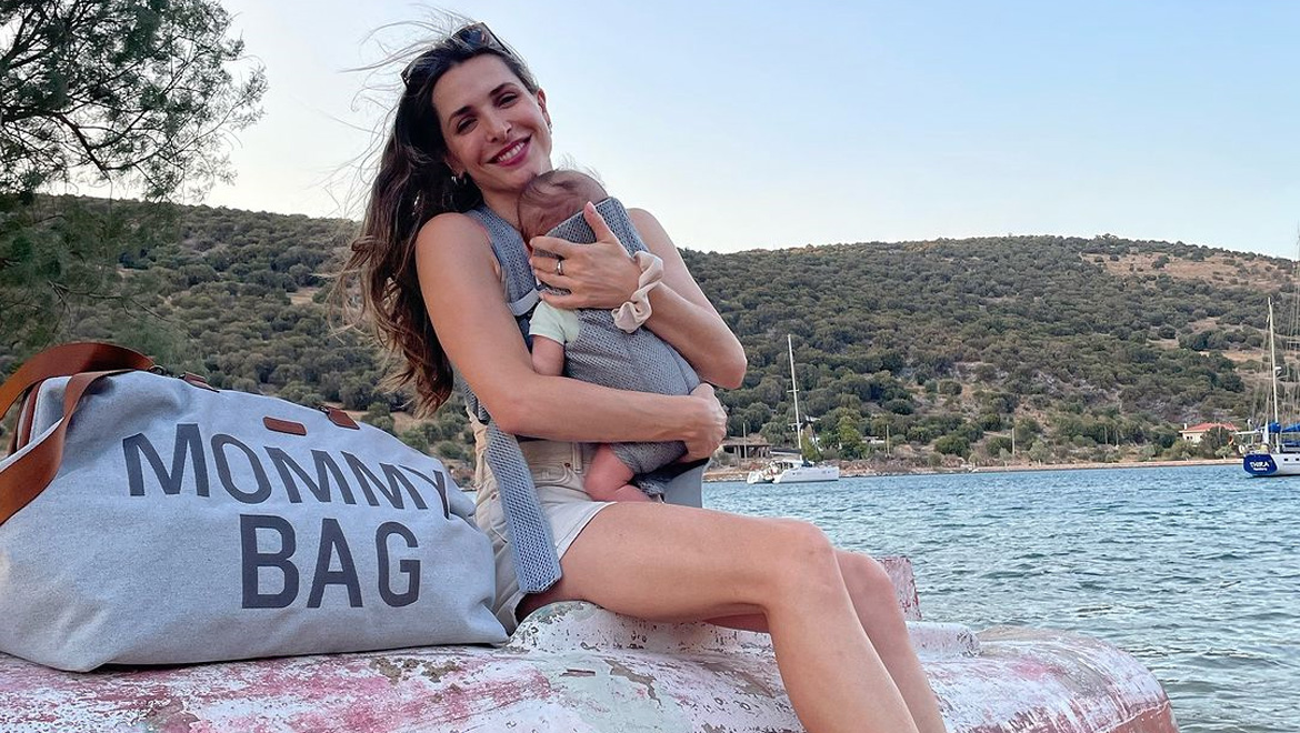 Βασιλική Τρουφάκου: Στην Τήνο μαζί με τον 3 μηνών γιο της