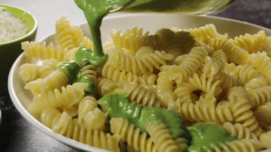 Παρατείνετε το καλοκαίρι με Brat Summer Pasta
