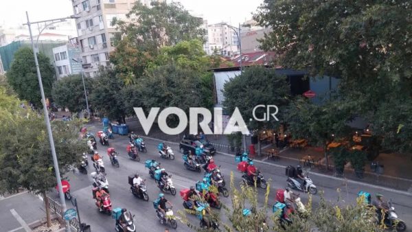 Στους δρόμους οι διανομείς της efood και της wolt - Τα αιτήματά τους