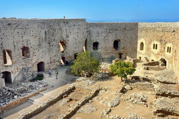 Στις επάλξεις: Πέντε κάστρα της Ελλάδας που αξίζει να επισκεφθείς