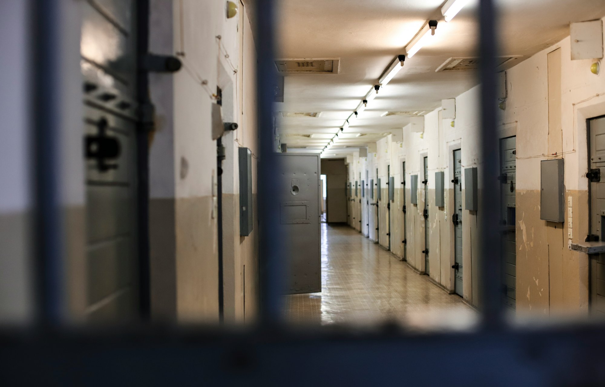 Αποφυλακίζονται εγκληματίες λόγω συνωστισμού! | in.gr