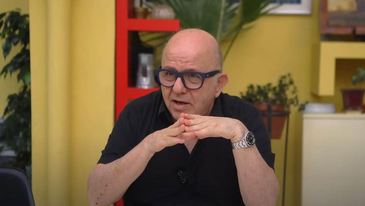 Ο Νίκος Μουρατίδης κατακεραυνώνει το «Σπίτι με το MEGA» - «Είναι ο απόπατος»