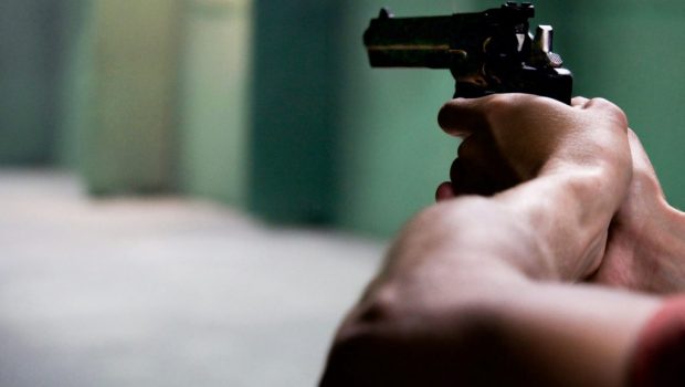 Πάτρα: Έβγαλε όπλο επειδή τον ενοχλούσε η φασαρία παιδιών σε σχολείο