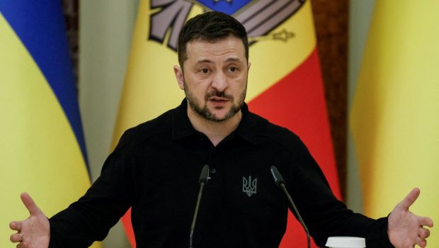 Ζελένσκι: Οι ΗΠΑ δεν έχουν σταματήσει την στρατιωτική βοήθεια στην Ουκρανία
