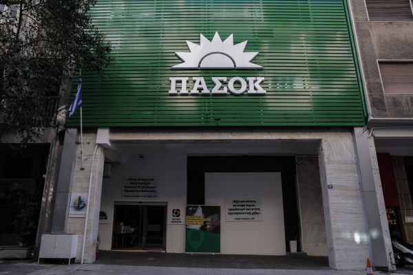 Απάντηση βουλευτών ΠΑΣΟΚ σε Ρωμανό: Να μην μετατρέπει την πολιτική ζωή σε «παρατράγουδα»