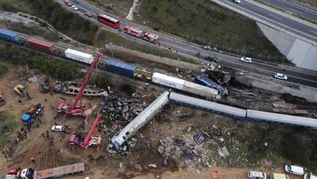 Τέμπη: «Ο άνθρωπος δούλευε πάνω σε ένα φέρετρο», ανέφερε γιος θύματος