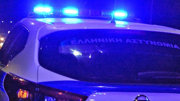 Σοβαρό τροχαίο στην Παραλιακή - Εγκλωβισμένος ο οδηγός