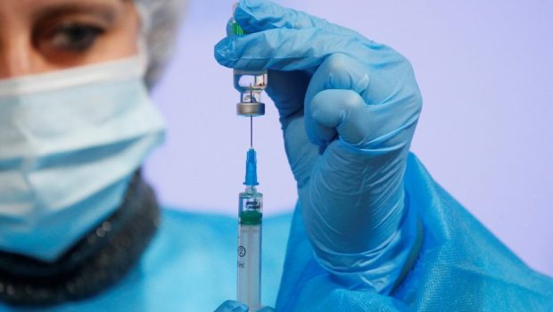 Εμβόλια: Ποια πρέπει να κάνουν οι ενήλικες - Η λίστα του Εθνικού Προγράμματος Εμβολιασμών