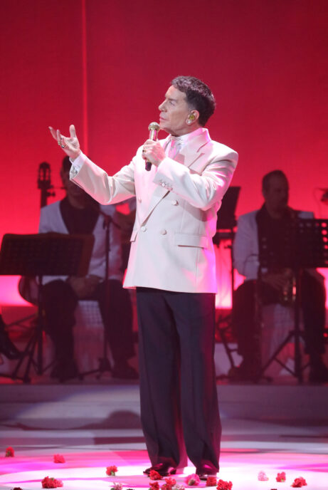 Γιώργος Μαζωνάκης: Οι επώνυμοι που διασκέδασαν στο μαγαζί που εμφανίζεται - Φωτογραφίες