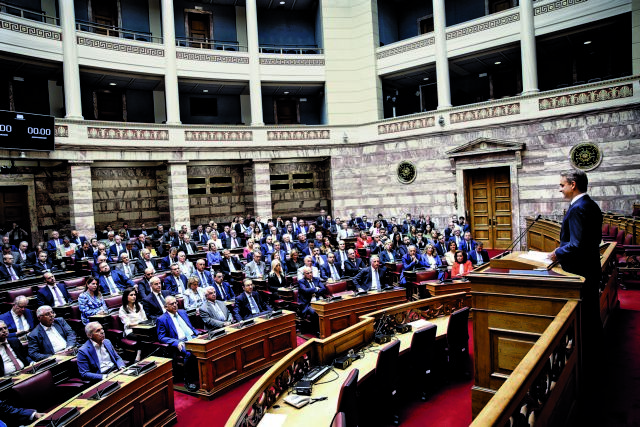 Επιχείρηση ρελάνς από το Μαξίμου
