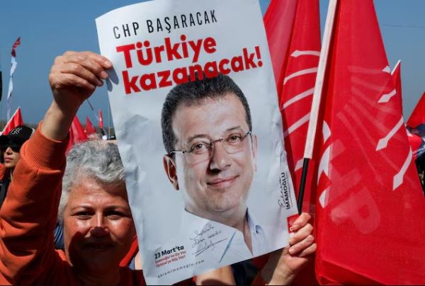 Τουρκία: Στο συνέδριο του CHP Παπανδρέου και Δούκας