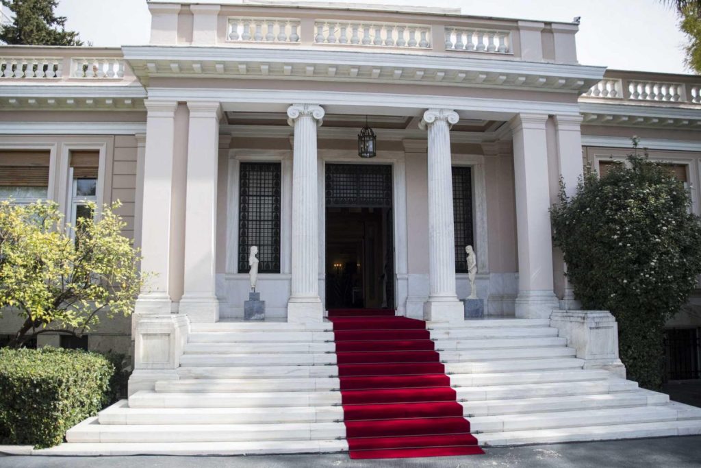 Με την πλάτη στον τοίχο ο Μητσοτάκης για την Blue Skies, εργοδότη της Ομάδας Αλήθειας – Σύγχρονο παρακράτος καταγγέλλει η Αντιπολίτευση