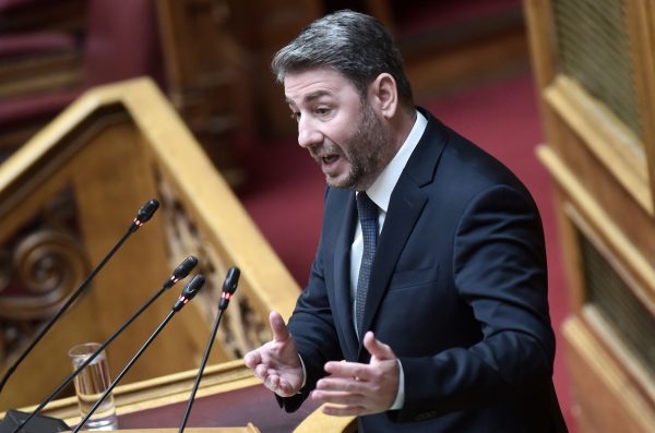 Ανδρουλάκης: Από τη μία τσέπη μάς παίρνουν λόγω υπερφορολόγησης και στην άλλη βάζουν ένα πολύ μικρό κλάσμα μέσω pass