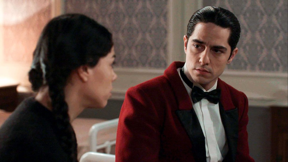«Grand Hotel»: Ο Νικόλας και η Δέσποινα γιορτάζουν τον αρραβώνα τους στο σπίτι της Θεώνης, όταν ξαφνικά...