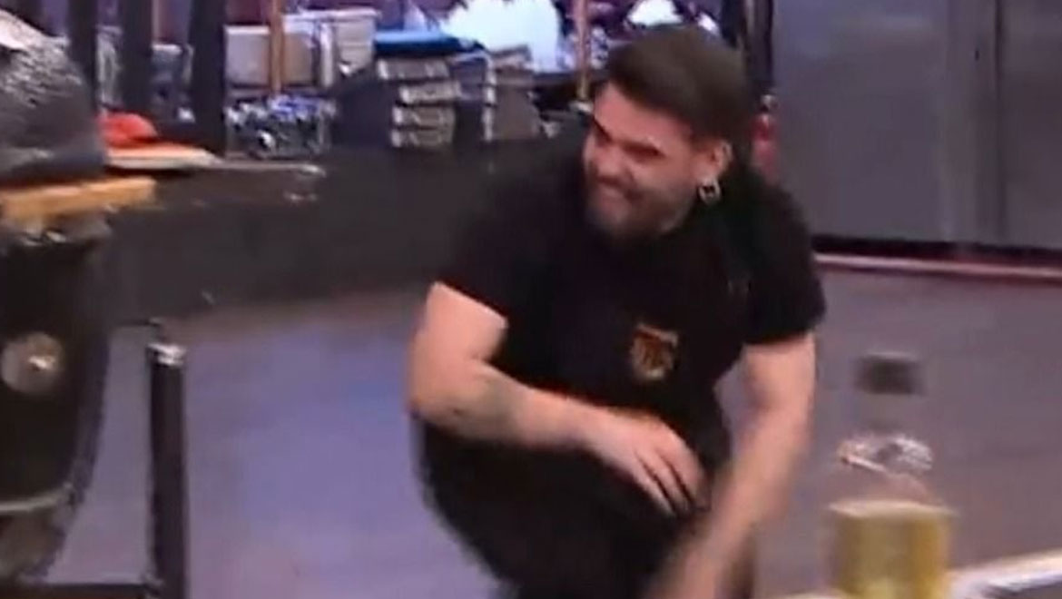 MasterChef: Η επική τούμπα του Λουκά μέσα στην κουζίνα!