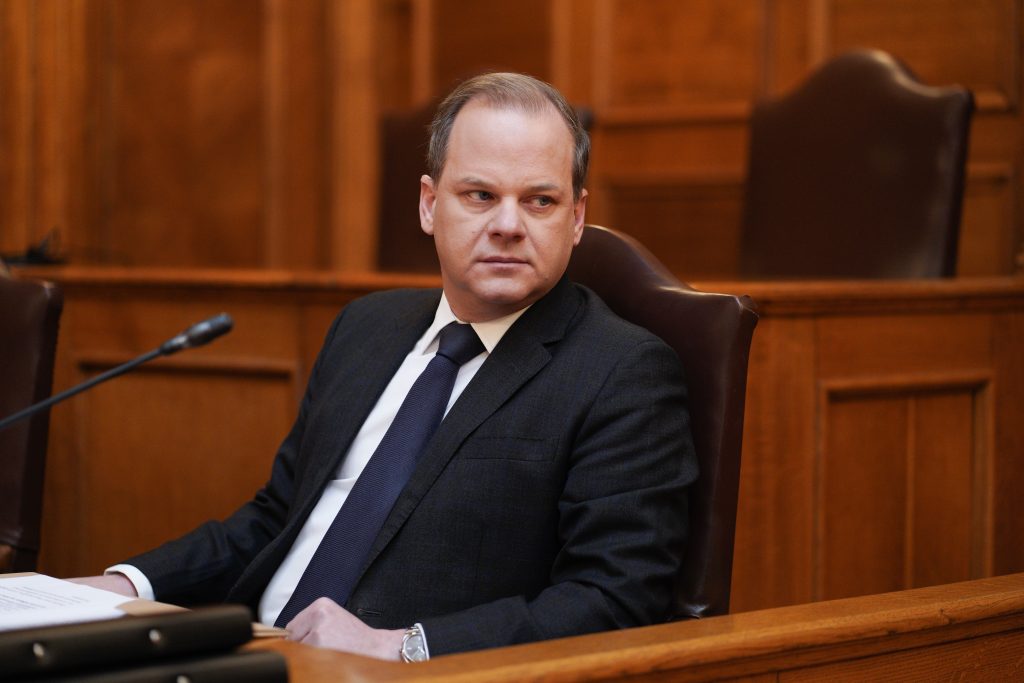 Οι απολογίες που «δείχνουν» Καραμανλή
