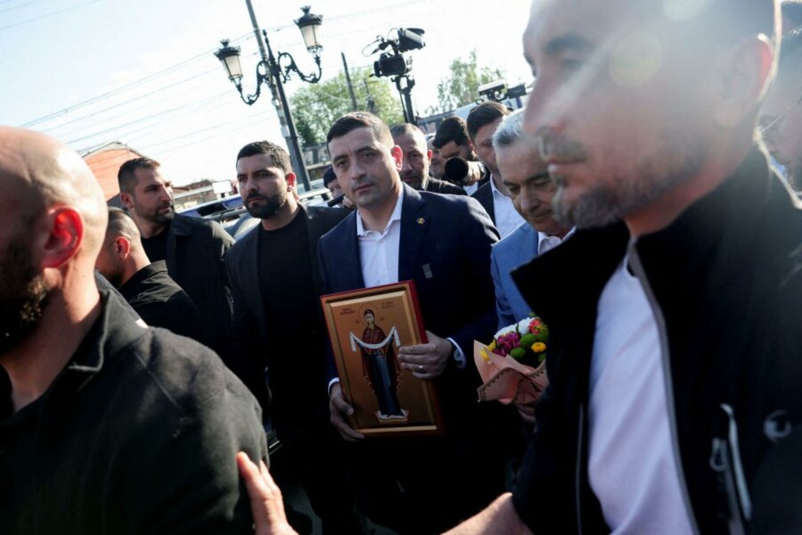 Ακροδεξιός και οπαδός του Τραμπ ο νικητής στον πρώτο γύρο των επαναληπτικών προεδρικών εκλογών στη Ρουμανία