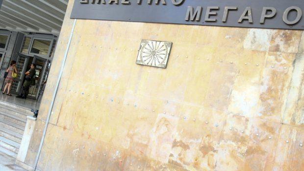 Στα δικαστήρια Θεσσαλονίκης ο 17χρονος που φέρεται να σκότωσε και να έκαψε 16χρονη στην Πολωνία