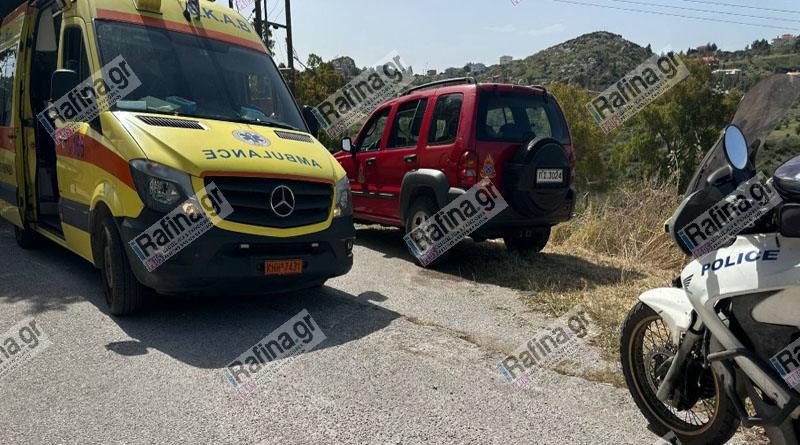 εικόνα που δείχνει οχήματα της ΕΛ.ΑΣ. της Πυροσβεστικής και του ΕΚΑΒ στο σημείο όπου σημειώθηκε το εργατικό δυστύχημα