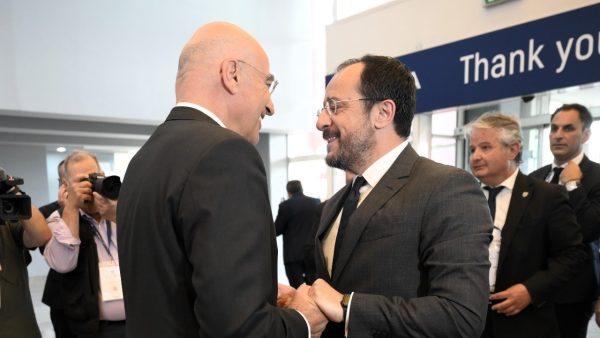 Δένδιας