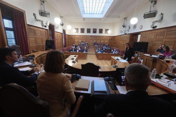 εικόνα που δείχνει στιγμιότυπο από την Προανακριτική για τον Τριαντόπουλο όσον αφορά την υπόθεση της τραγωδίας στα Τέμπη