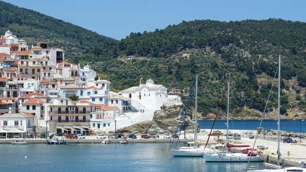 Σκόπελος: «Με πλούσια ιστορία και αυθεντική φιλοξενία» - Το ελληνικό νησί που υμνούν οι Ιταλοί