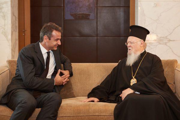 Συνάντηση Μητσοτάκη με τον Οικουμενικό Πατριάρχη στο Μαξίμου