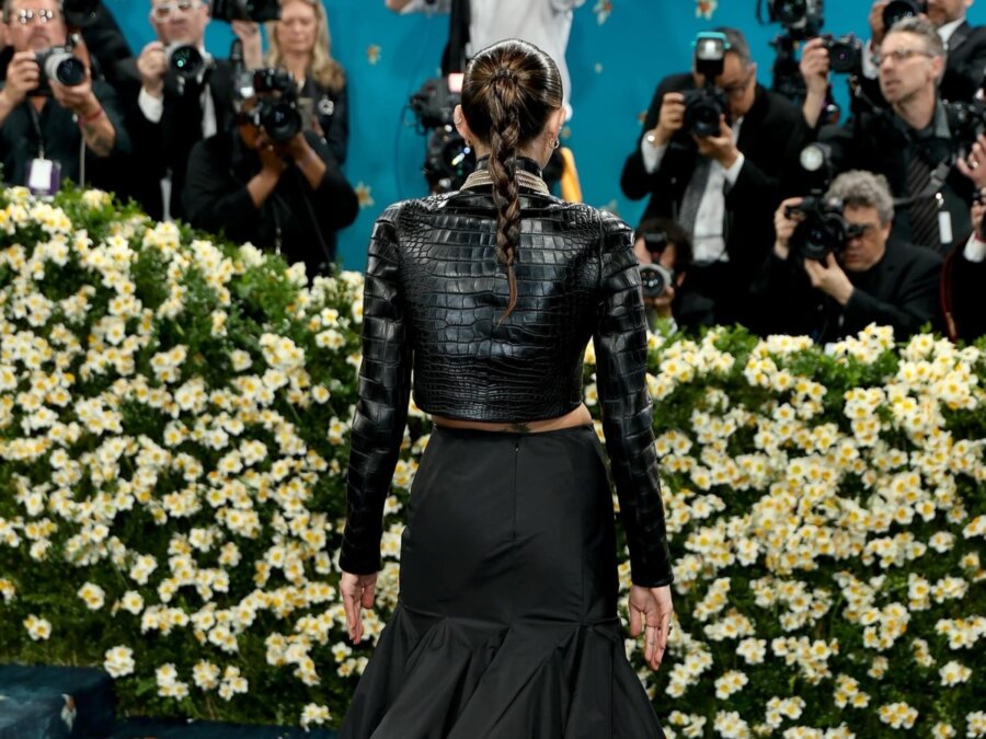 Miley Cyrus: Η πλεξούδα της από το Met Gala είναι εμπνευσμένη από το iconic Ιαπωνικό origami