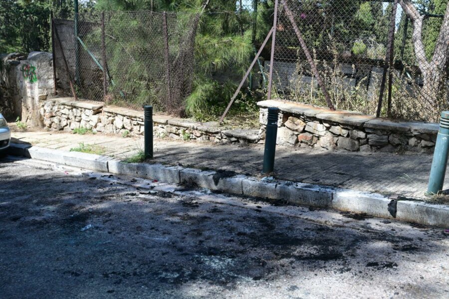 Μετς: Βίντεο από τη φωτιά στο τζιπ με την απανθρακωμένη σορό - Εξετάζεται κινητό που βρέθηκε έξω από το όχημα