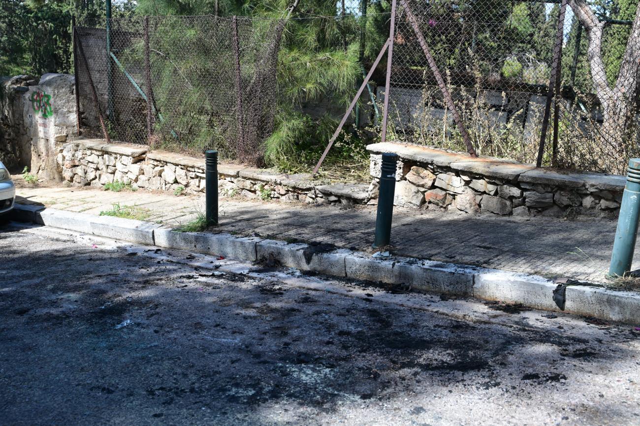 Μετς: Βίντεο από τη φωτιά στο τζιπ με την απανθρακωμένη σορό - Εξετάζεται κινητό που βρέθηκε έξω από το όχημα