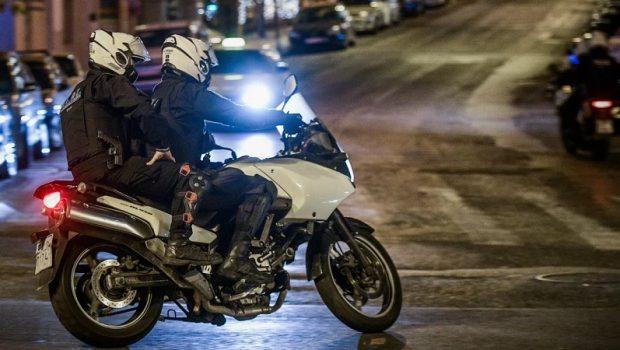 Κερατέα: Επεισοδιακή καταδίωξη 18χρονου - Εμβόλισε και ανέτρεψε μηχανή της ομάδας ΔΙ.ΑΣ.