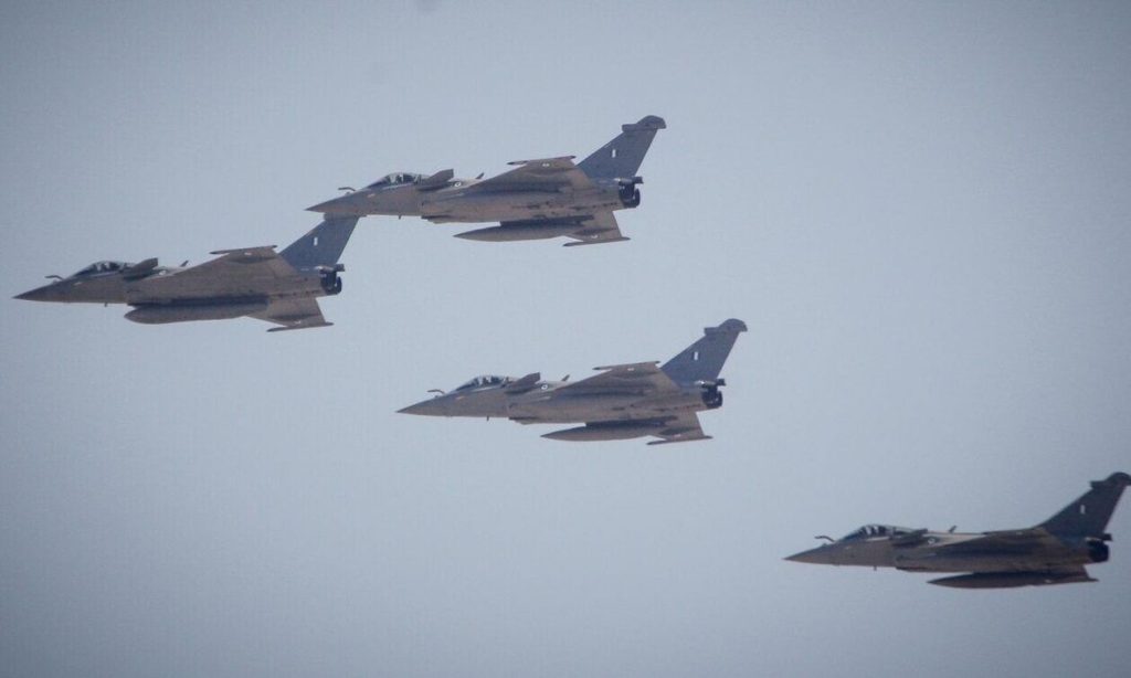 «Ήττα ινδικών Rafale από τα… κινέζικα μαχητικά των Πακιστανών»