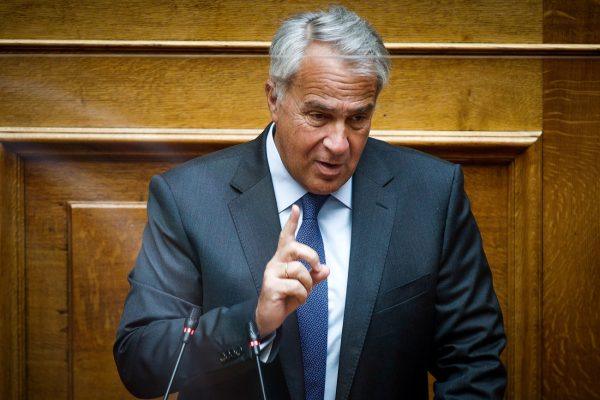εικόνα που δείχνει τον υπουργό Μετανάστευσης Μάκη Βορίδη