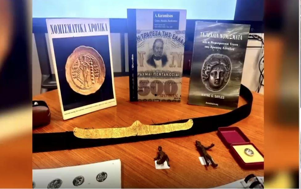 εικόνα που δείχνει τα αρχαία αντικείμενα που κατασχέθηκαν από την Αστυνομία