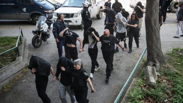 Θεσσαλονίκη: Ελεύθεροι με όρους οι 13 ανήλικοι μετά την απολογία τους για συμμετοχή σε ακροδεξιά συμμορία
