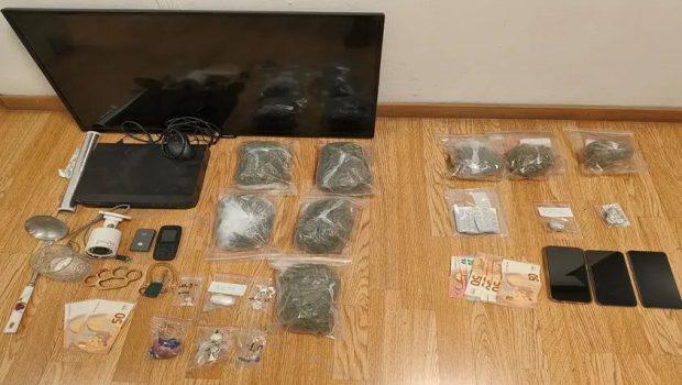 Πήδηξαν στον ακάλυπτο πολυκατοικίας για να διαφύγουν και τραυματίστηκαν - 4 συλλήψεις για ναρκωτικά