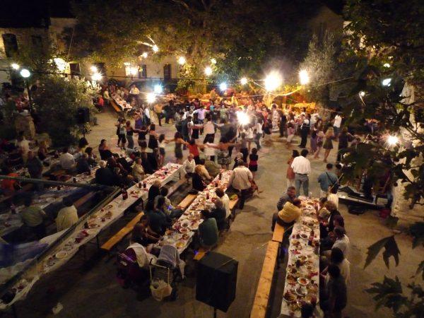 Κυβέρνηση για ψησταριές σε πανηγύρια: Καμία νέα νομοθετική ρύθμιση για απαγόρευση – Τι ισχύει